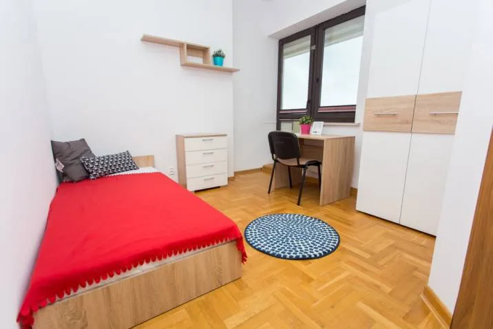 Pokój jednoosobowy #4 z balkonem przy ul Pod Strzechą 4/12