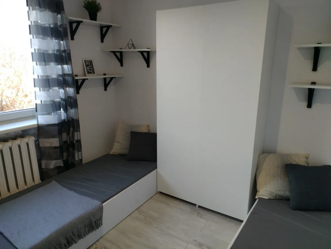 Pokój dwuosobowy #4 przy ul. Korotyńskiego 21