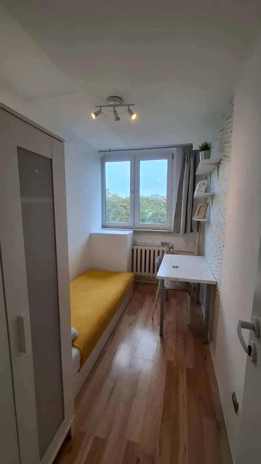 Pokój jednoosobowy #2 przy al. Lotników 19 [TYLKO DLA KOBIET]