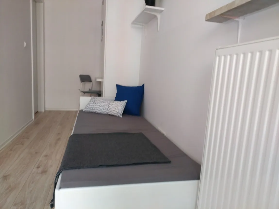 Pokój jednoosobowy #6 z balkonem przy ul. Skierniewickiej 14/67