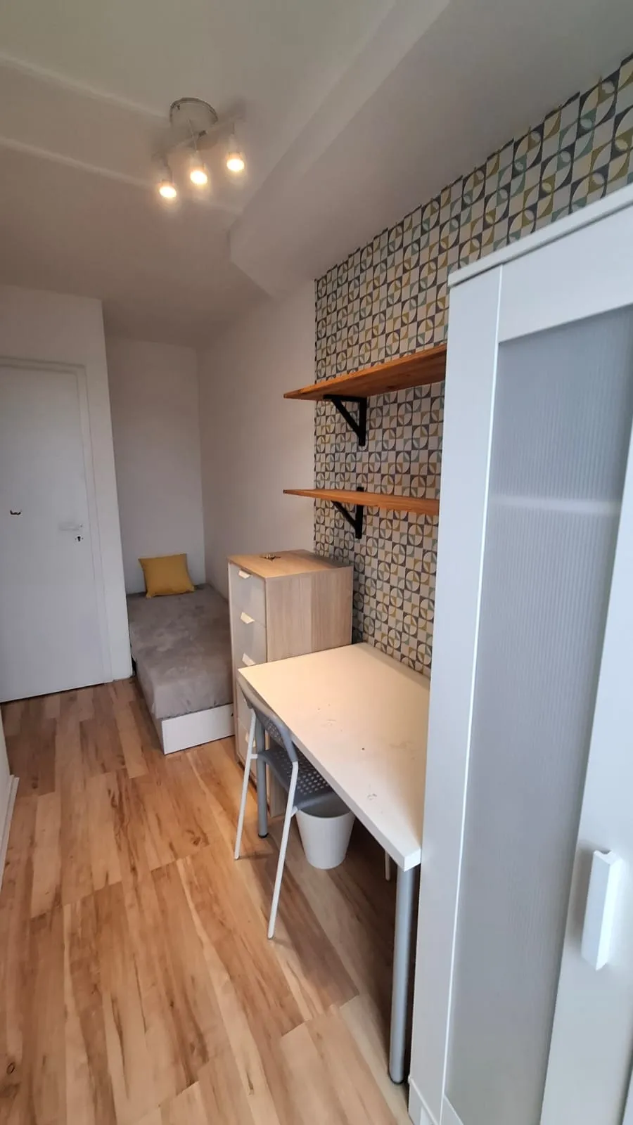 Pokój jednoosobowy #3 przy al. Lotników 19 [TYLKO DLA KOBIET]