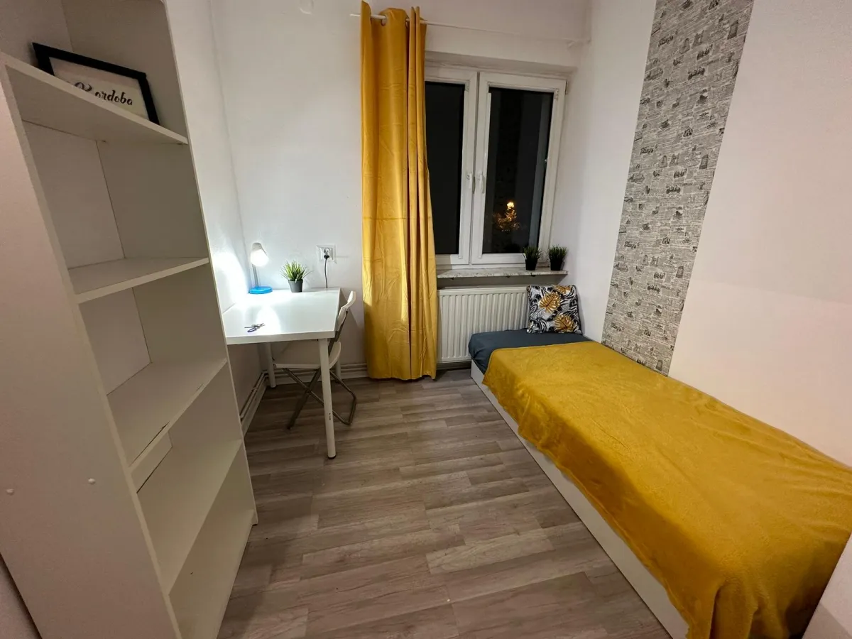 Pokój jednoosobowy #14 przy ul. Wita Stwosza 17b [DLA KOBIET]
