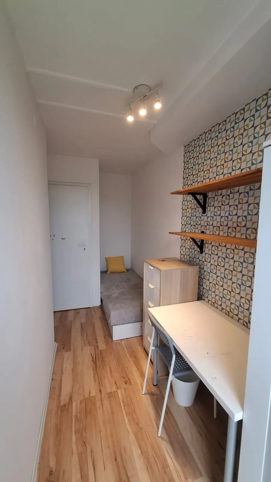 Pokój jednoosobowy #3 przy al. Lotników 19 [TYLKO DLA KOBIET]