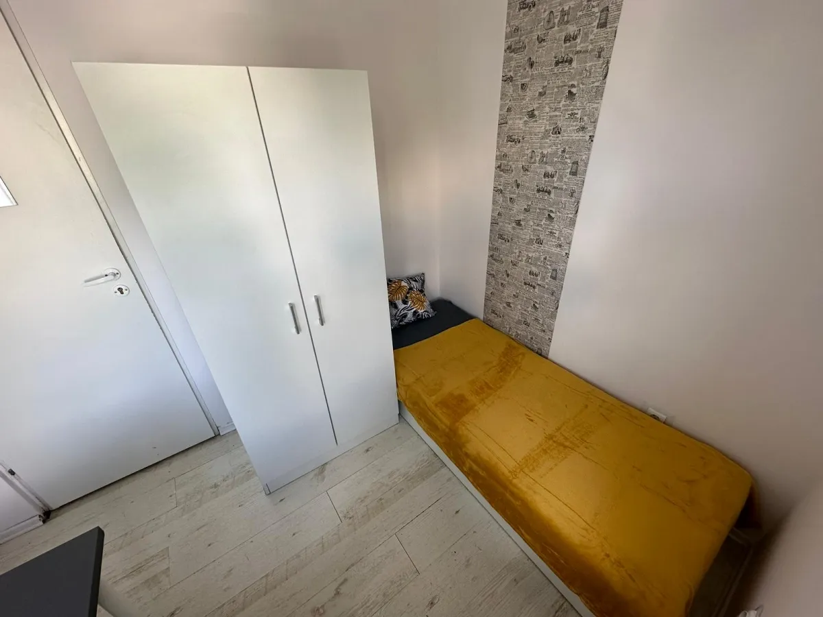 Pokój jednoosobowy #9 przy ul. Wita Stwosza 17b [DLA KOBIET]