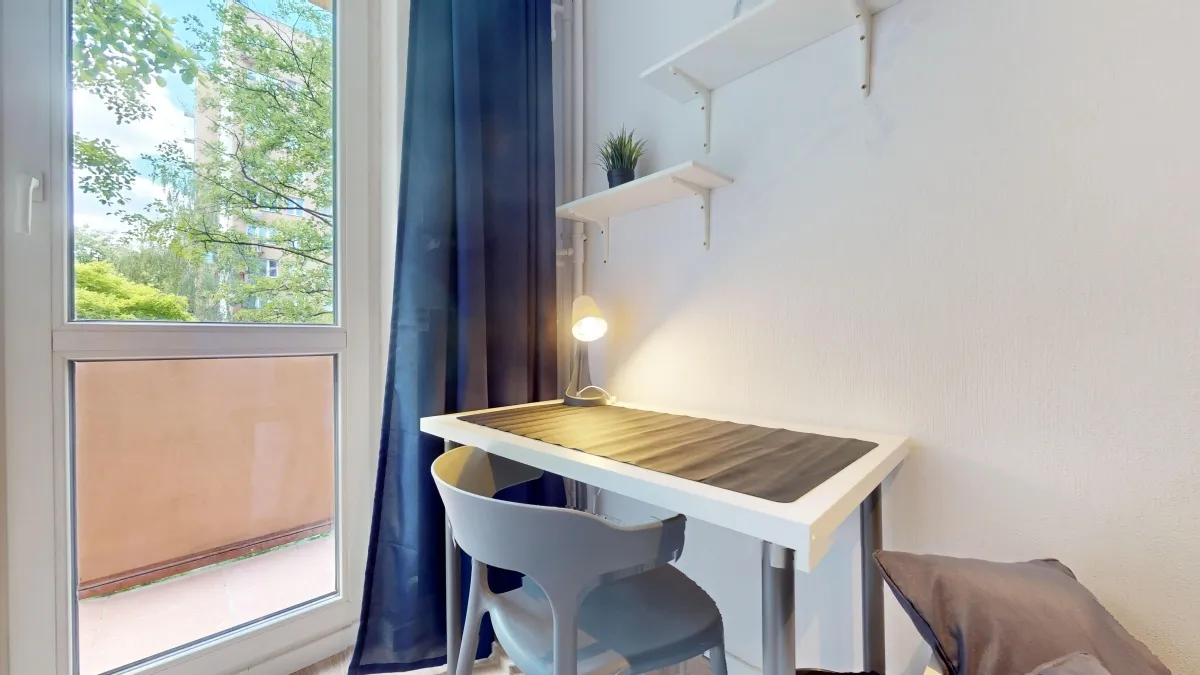 Pokój jednoosobowy z balkonem #5 przy ul. Anielewicza 18A