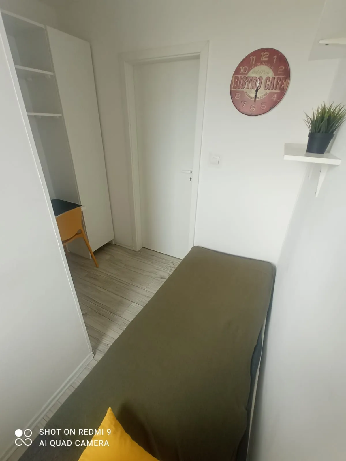 Pokój jednoosobowy #5 przy ul. Orzyckiej 8