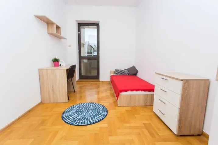 Pokój jednoosobowy #2 z balkonem przy ul Pod Strzechą 4/12